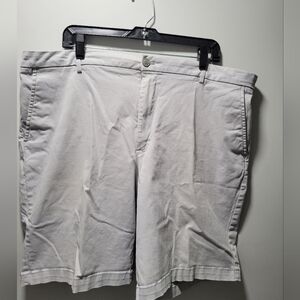 Izod Men's Flat Front Shorts - Light Gray